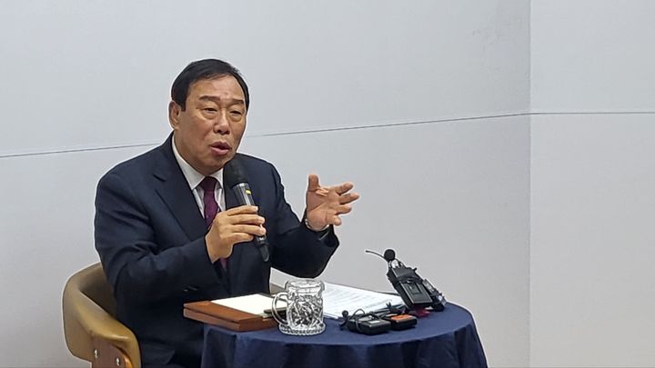 [세종=뉴시스] 송승화 기자 = 20일 세종시청에서 최민호 시장이 연구원 설립 관련, 이야기를 하고 있다. 2025.01.20.ssong1007@newsis.com. *재판매 및 DB 금지