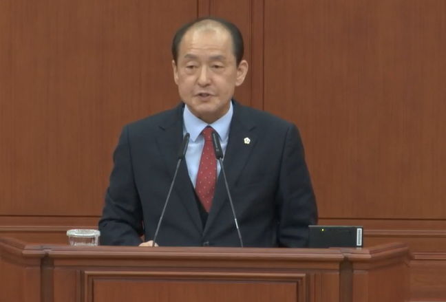 [대전=뉴시스] 조명휘 기자 = 박종선(국민의힘·유성구1) 대전시의원이 20일 제284회 임시회 제2차 본회의에서 신상발언을 하고 있다. 2025.02.20. photo@newsis.com *재판매 및 DB 금지