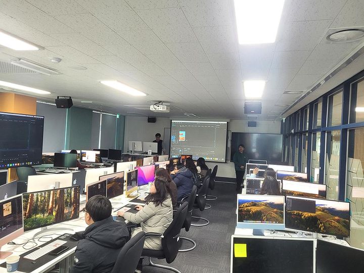 [대전=뉴시스] 한국폴리텍IV대학 대전캠퍼스 특성화고 교원 대상 '실감형 게임콘텐츠 제작 기술' 동계 연수' 모습. (사진=대전캠퍼스 제공) 2025.02.20. photo.newsis.com *재판매 및 DB 금지