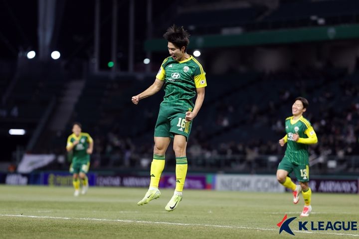 [서울=뉴시스] 프로축구 K리그1 전북 현대의 박재용. (사진=한국프로축구연맹 제공) *재판매 및 DB 금지