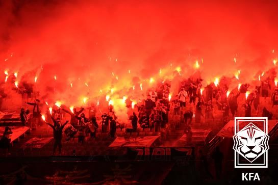 [서울=뉴시스] 지난 2017년 대한축구협회(FA)컵(현 코리아컵) 32강 FC서울과 FC안양 맞대결 당시 안양 팬들. (사진=대한축구협회 제공) *재판매 및 DB 금지