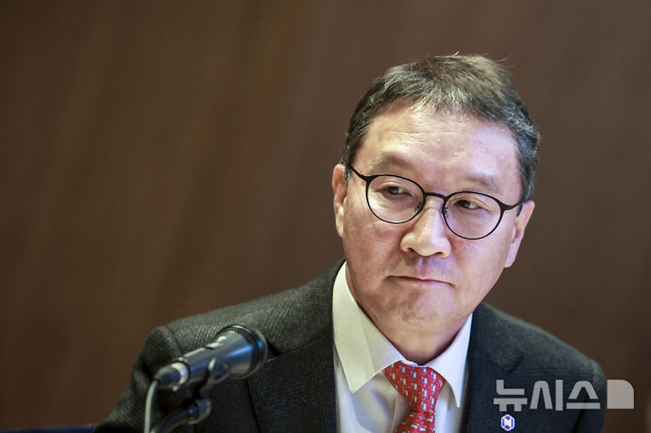 [서울=뉴시스] 정병혁 기자 = 김학수 넥스트레이드 대표이사가 20일 서울 영등포구 한국거래소에서 열린 증시 인프라 개선 관련 열린 토론회에서 모두발언을 하고있다. 2025.02.20. jhope@newsis.com