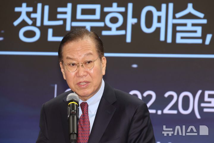 [서울=뉴시스] 조성봉 기자= 권영세 국민의힘 비상대책위원장이 20일 오전 서울 여의도 국회 의원회관 소회의실에서 열린 '지방 MZ 포럼-지방에서 시작되는 청년문화예술, 화합의 대한민국' 토론회에서 축사를 하고 있다. 2025.02.20. suncho21@newsis.com