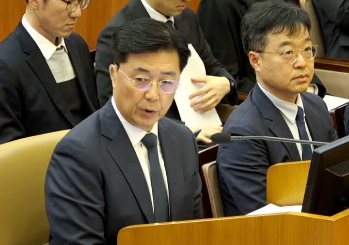 [서울=뉴시스] 김진아 기자 = 12·3 불법 비상계엄 관련 내란·외환 사건을 수사하는 내란 특검이 9일 홍장원 전 국가정보원 1차장을 소환해 조사 중이다. 홍 차장이 2월 서울 종로구 헌법재판소에서 열린 윤석열 대통령 탄핵 심판 10차 변론에 증인으로 출석해 발언하고 있다. (사진=헌법재판소) 2025.02.20. photo@newsis.co *재판매 및 DB 금지