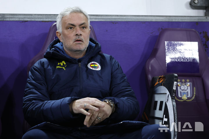 [브뤼셀=AP/뉴시스] 튀르키예 프로축구 쉬페르리그 페네르바체의 조세 무리뉴 감독. 2025. 2. 20.