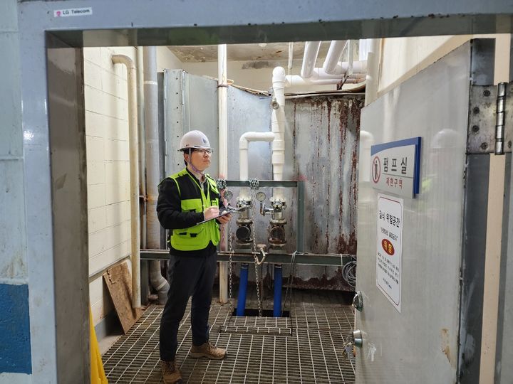 [부산=뉴시스] 부산시설공단은 공단 전 사업장을 대상으로 산재 예방을 위한 순회 점검을 진행하고 있다. (사진=부산시설공단 제공) 2025.02.21. photo@newsis.com *재판매 및 DB 금지