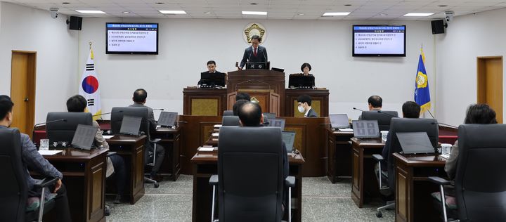 [산청=뉴시스] 산청군의회 산청군의회, 2025년 첫 임시회 개회 *재판매 및 DB 금지 *재판매 및 DB 금지