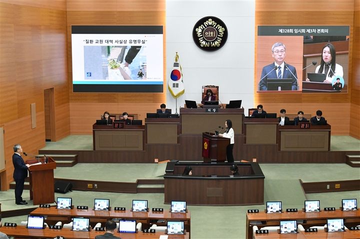 [서울=뉴시스] 이소라 서울시의원이 지난 20일 정근식 서울시 교육감을 상대로 시정질문을 하고 있다. 2025.02.21 (사진 제공=서울시의회) photo@newsis.com *재판매 및 DB 금지