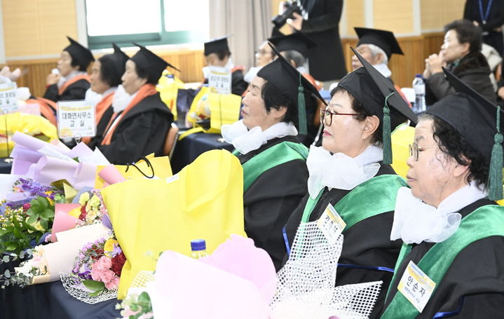 제4회 초등학력 인정 성인문해교실 졸업식. *재판매 및 DB 금지