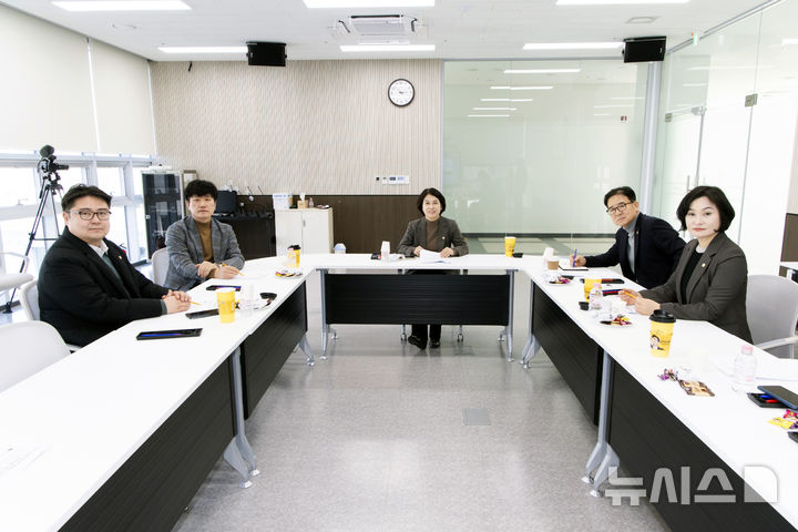 [김포=뉴시스] 김포시 민간투자사업(BTL-BTO) 활용방안 연구회. (사진=김포시의회 제공) 2025.02.21. photo@newsis.com