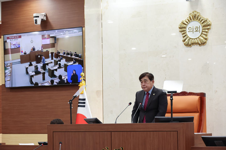 [서천=뉴시스] 조명휘 기자 = 서천군의회ㅏ 21일 제328회 임시회 제5차 본회의를 열고 안건을 심의·의결하고 있다. (사진= 서천군의회 제공) 2025.02.21. photo@newsis.com *재판매 및 DB 금지