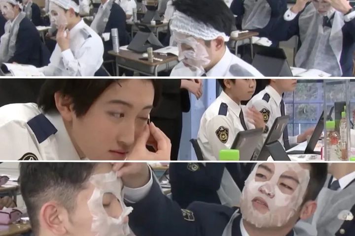 [서울=뉴시스] 일본의 경찰학교에서 메이크업 강좌를 진행하는 모습. (사진=SCMP 홈페이지 캡쳐) 2025.02.21. photo@newsis.com *재판매 및 DB 금지