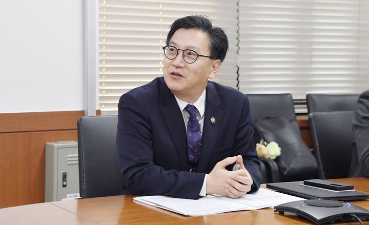 [서울=뉴시스] 김범석 기획재정부 차관이 21일 오전 서울 종로구 정부서울청사에서 열린 제4차 국제금융기구 현안점검회의에서 발언하고 있다. (사진=기획재정부 제공) 2025.02.21. photo@newsis.com *재판매 및 DB 금지