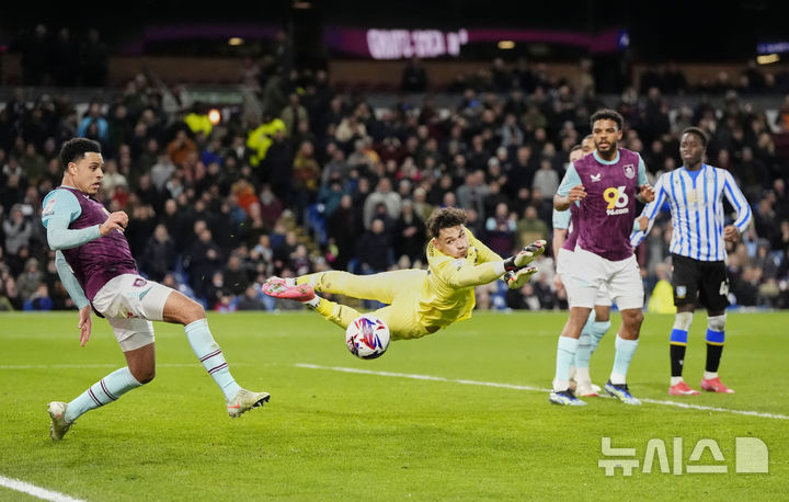 [번리=AP/뉴시스] 잉글랜드 프로축구 프리미어리그(EPL) 맨체스터 시티에 재입단한 제임스 트래퍼드. 2025.02.21.