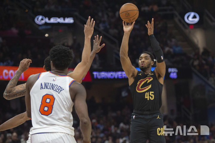[클리블랜드=AP/뉴시스] 미국프로농구(NBA) 클리블랜드 캐벌리어스의 도노번 미첼. 2025.02.21.