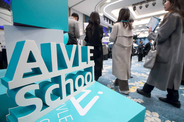 "비전공자라도 괜찮았어요"...KT AI 인재 잡페어 가보니 - 뉴스 썸네일 이미지