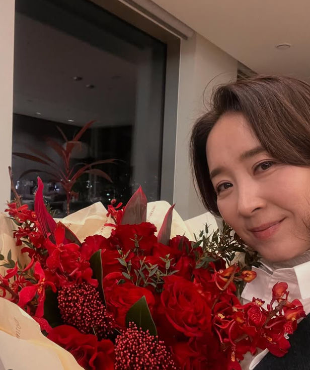 [서울=뉴시스] 윤유선. (사진=윤유선 인스타그램 캡처) 2025.02.22. photo@newsis.com&nbsp;&nbsp; *재판매 및 DB 금지