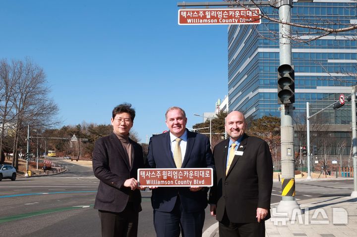 [용인=뉴시스] 이상일 용인시장과 미국 윌리엄슨카운티 대표단(사진=용인시 제공)2025.02.22.photo@newsis.com
