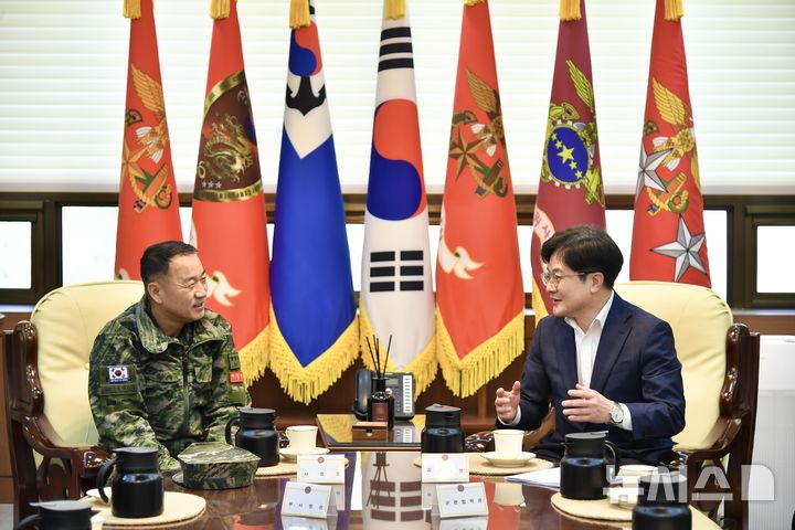 [김포=뉴시스] 정일형 기자 = 김포시-해병대 업무협약. (사진은 김포시 제공)