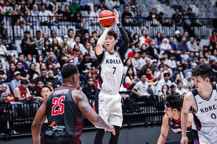 [서울=뉴시스] 한국 남자 농구 대표팀의 이우석. (사진=FIBA 홈페이지 캡처) *재판매 및 DB 금지
