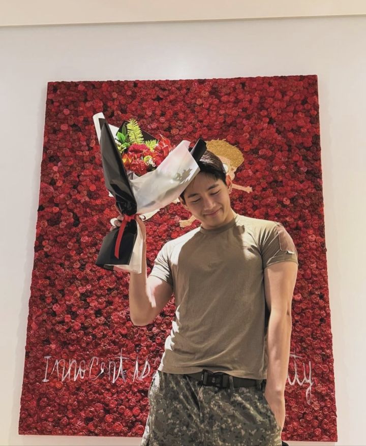 [서울=뉴시스]  글로벌 슈퍼 그룹 '방탄소년단'(BTS) 멤버 뷔가 근황을 공개했다. (사진=뷔 인스타그램 캡처) 2025.02.23. photo@newsis.com *재판매 및 DB 금지