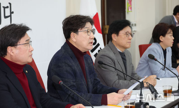 [서울=뉴시스] 권창회 기자 = 권성동 국민의힘 원내대표가 23일 오후 서울 여의도 국회에서 기자간담회를 열고 발언하고 있다. 2025.02.23. kch0523@newsis.com