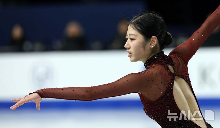 [서울=뉴시스] 고범준 기자 = 피겨 이해인이 23일 오후 서울 양천구 목동 아이스링크에서 열린 2025 ISU 4대륙 피겨 선수권대회 여자 싱글 프리스케이팅에서 연기를 펼치고 있다. 2025.02.23. bjko@newsis.com