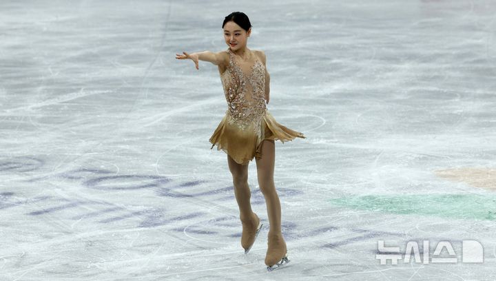 [서울=뉴시스] 고범준 기자 = 피겨 김채연이 23일 오후 서울 양천구 목동 아이스링크에서 열린 2025 ISU 4대륙 피겨 선수권대회 여자 싱글 프리스케이팅에서 연기를 펼치고 있다. 2025.02.23. bjko@newsis.com