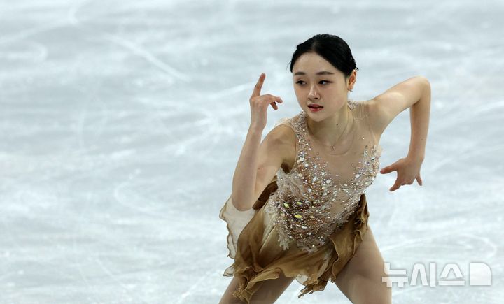 [서울=뉴시스] 고범준 기자 = 피겨 김채연이 23일 오후 서울 양천구 목동 아이스링크에서 열린 2025 ISU 4대륙 피겨 선수권대회 여자 싱글 프리스케이팅에서 연기를 펼치고 있다. 2025.02.23. bjko@newsis.com