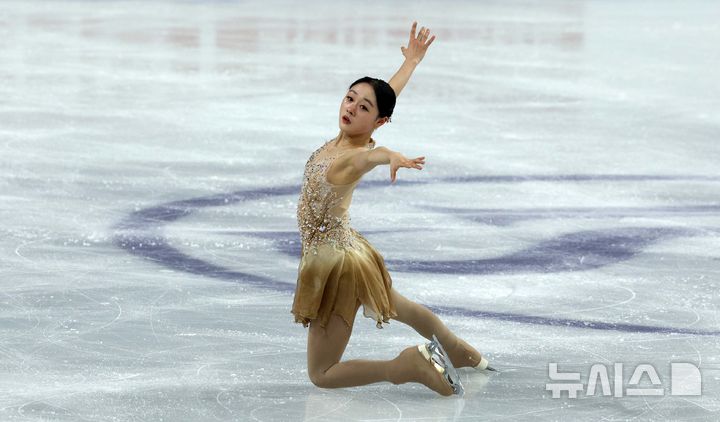 [서울=뉴시스] 고범준 기자 = 피겨 김채연이 23일 오후 서울 양천구 목동 아이스링크에서 열린 2025 ISU 4대륙 피겨 선수권대회 여자 싱글 프리스케이팅에서 연기를 펼치고 있다. 2025.02.23. bjko@newsis.com
