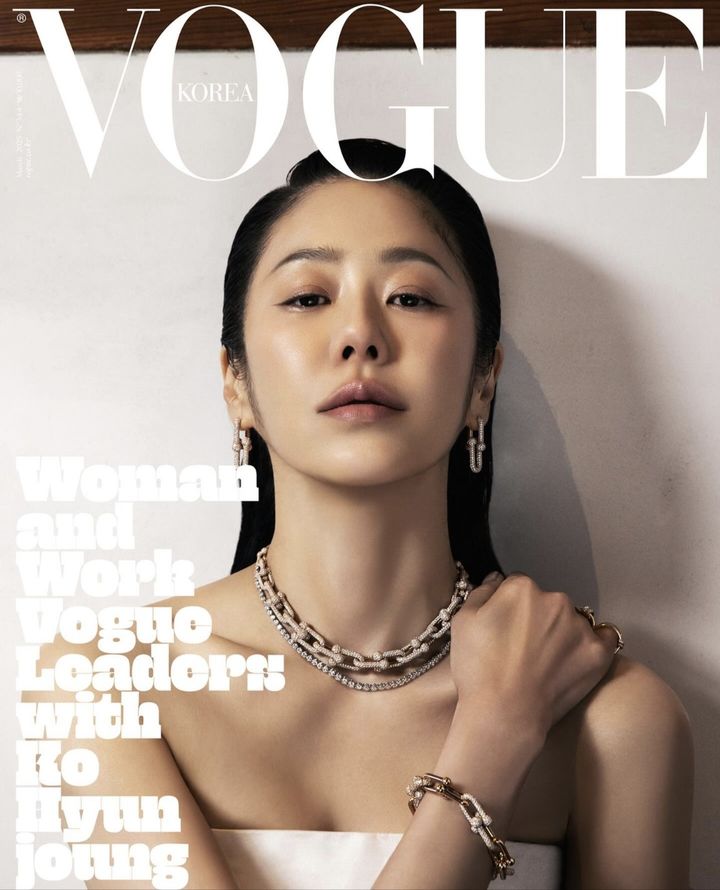 [서울=뉴시스] 배우 고현정이 패션 잡지 '보그 코리아'와 함께 한 화보를 공개했다. (사진='보그 코리아' 제공, 고현정 인스타그램 캡처) 2025.02.24. photo@newsis.com *재판매 및 DB 금지