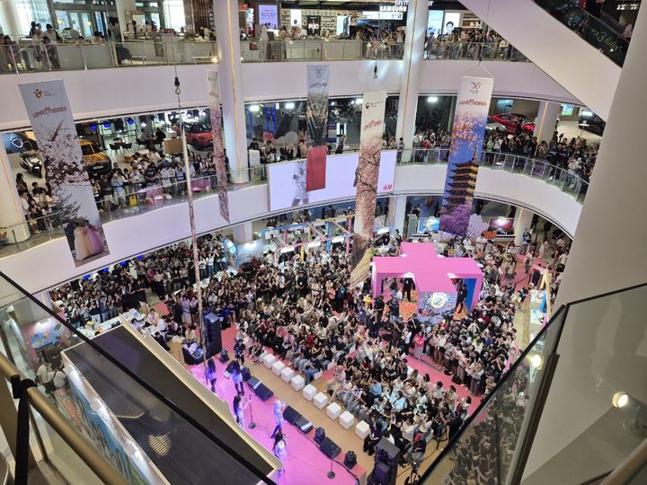 22일(현지시각) 태국 방콕 시암파라곤에서 거행한 '러브 코리아' *재판매 및 DB 금지