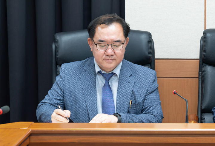 [부산=뉴시스] 신현석 부산연구원장. (사진=부산연구원 제공) 2025.02.24. photo@newsis.com *재판매 및 DB 금지