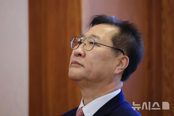 [서울=뉴시스] 김금보 기자 = 박성재 법무부 장관이 지난달 24일 서울 종로구 헌법재판소 소심판정에서 열린 탄핵 심판 첫 변론준비기일에 참석해 있다. (공동취재) 2025.03.10. photo@newsis.com