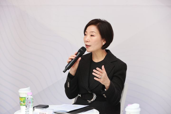 [서울=뉴시스] 오영주 중소벤처기업부 장관이 지난 24일 충남 공주에서 열린 '골목상권 활성화 정책토론회'에서 인사말을 하고 있다. (사진=중소벤처기업부 제공) 2025.02.25. photo@newsis.com *재판매 및 DB 금지