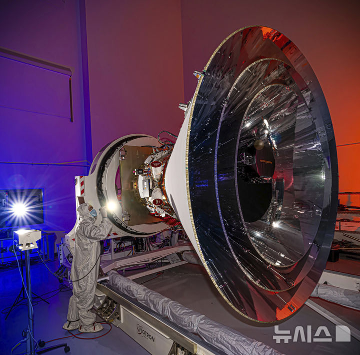 [콜로라도=AP/뉴시스] NASA가 2024년 4월 공개한 차세대 우주망원경 스피어엑스(SPHEREx). 2025.03.12.