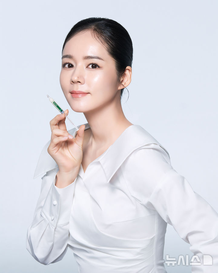 [서울=뉴시스] 한가인 앰플 모델 대표 이미지. (사진= 홈앤쇼핑 제공)