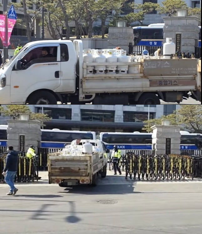 [서울=뉴시스] 25일 다수의 온라인 커뮤니티 및 사회관계망서비스(SNS) 등에 따르면 지난 23일 오후 12시 44분께 '디시인사이드' 미국 정치 갤러리에 '실시간 헌재 앞 가스통 들어갔다'는 제목의 글이 게재됐다. (사진= 온라인 커뮤니티 ) 2025.02.25. photo@newsis.com *재판매 및 DB 금지