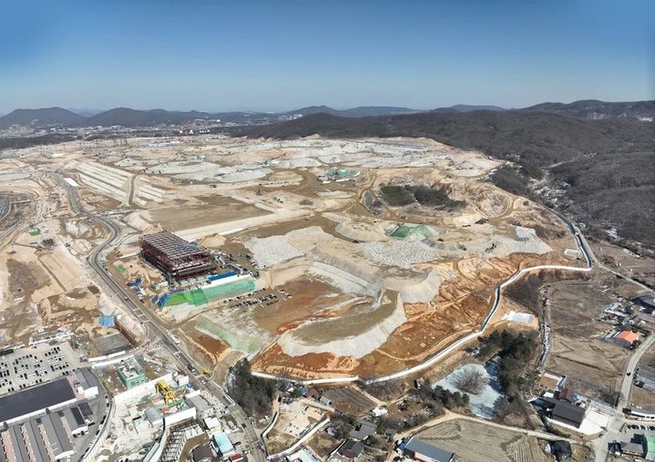 [서울=뉴시스]SK하이닉스 용인 반도체 클러스터 건설 현장. (사진 = SK하이닉스 뉴스룸) 2025.02.25. photo@newsis.com   *재판매 및 DB 금지