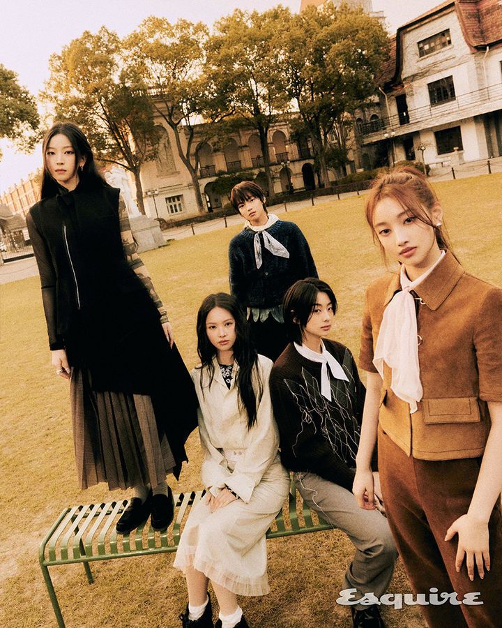 [서울=뉴시스] 이수만 제작 A2O 단체 화보. (사진 = 에스콰이어 제공) 2025.02.25. photo@newsis.com *재판매 및 DB 금지