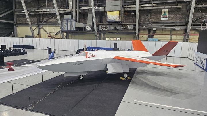 [서울=뉴시스] 저피탐 무인편대기 기술시범기 1호기. (사진=국방과학연구소 제공) 2025.02.25. photo@newsis.com *재판매 및 DB 금지