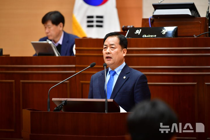 [완주=뉴시스] 김민수 기자= 완주군의회 서남용 의원이 25일 제291회 완주군의회 임시회 제2차 본회의에서 결의안 설명을 하고 있다. *재판매 및 DB 금지