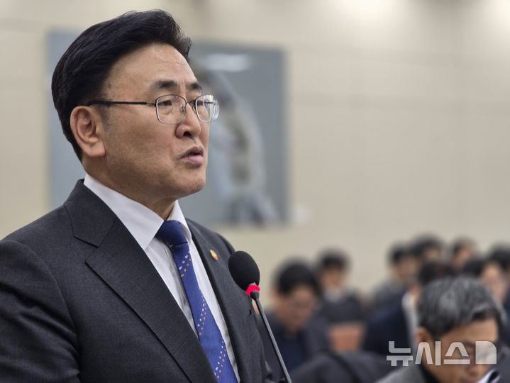 [서울=뉴시스] 유상임 과학기술정보통신부 장관이 25일 국회 과학기술정보방송통신위원회가 개최한 AI 현안 공청회에서 발표하고 있다. (사진=심지혜 기자)