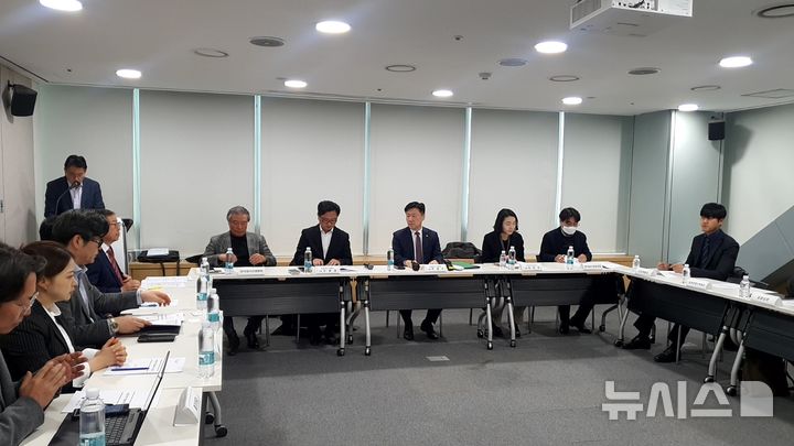 [서울=뉴시스] 박범수 농림축산식품부 차관은 25일 오후 서울시 서초구 양재동 aT센터에서 열린 '외식업계 현안 해결을 위한 간담회'에서 모두발언을 하고 있다. (사진= 뉴시스 DB) photo@newsis.com