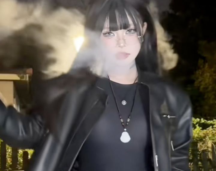 [서울=뉴시스] 24일(현지시각) 홍콩 사우스차이나모닝포스트(SCMP)에 따르면 온라인에서 약 500만명에 가까운 팔로워를 보유하고 있는 중국의 인플루언서 '구시시'는 최근 라이브 방송을 통해 자신의 수입을 공개했다. (사진= SCMP 캡처 ) 2025.02.25. photo@newsis.com *재판매 및 DB 금지