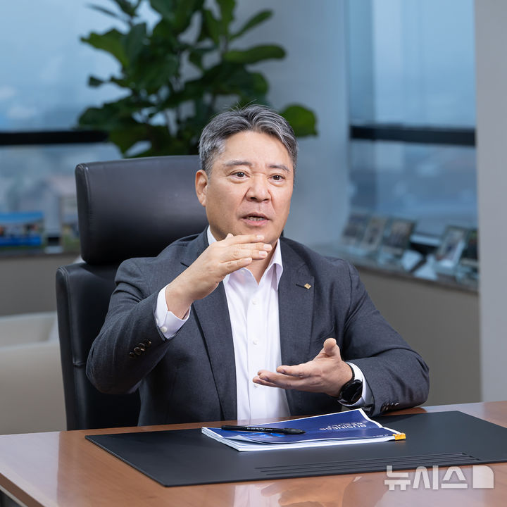 [전주=뉴시스]윤난슬 기자 = 인터뷰하는 백종일 전북은행장.(사진=전북은행 제공) 