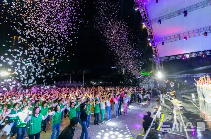 [안양=뉴시스] 지난해 열린 '안양 춤 축제' 폐막식 현장. (사진=안양시 제공). 2025.02.25.photo@newsis.com