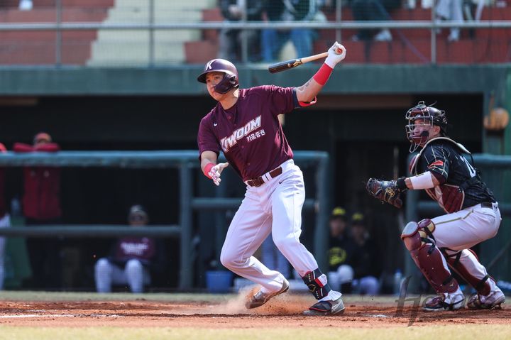 [서울=뉴시스] 프로야구 키움 히어로즈 김동엽이 25일 대만 핑동 야구장에서 열린 대만 프로야구 중신 브라더스와의 연습경기에서 3타수 2안타 1타점 1득점을 기록했다. (사진=키움 히어로즈 제공) 2025.02.25. *재판매 및 DB 금지