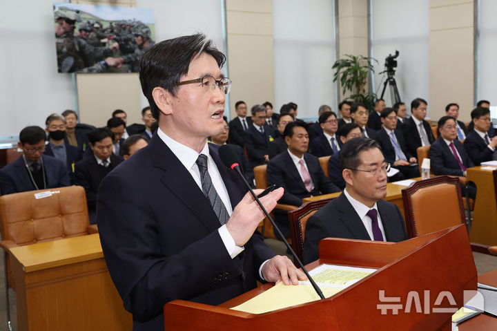 [서울=뉴시스] 권창회 기자 = 오동운 공수처장이 25일 서울 여의도 국회에서 열린 윤석열 정부의 비상계엄 선포를 통한 내란혐의 진상규명 국정조사 특별위원회 전체회의 청문회에서 의원질의에 답하고 있다. 2025.02.25. kch0523@newsis.com