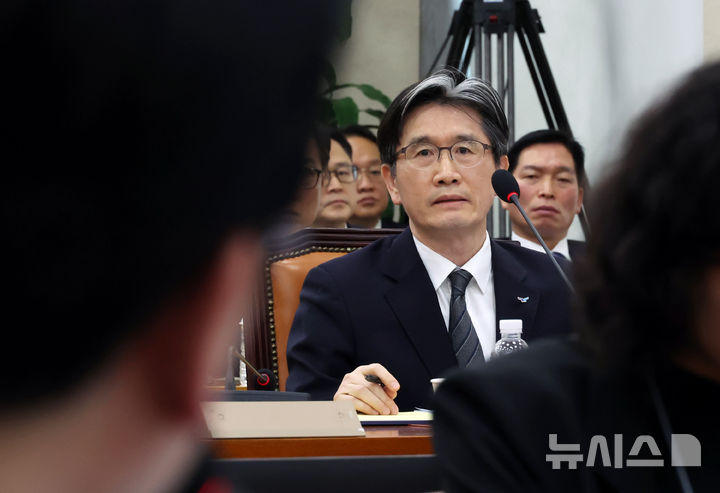 [서울=뉴시스] 고승민 기자 = 오동운 공수처장이 25일 서울 여의도 국회에서 열린 윤석열 정부의 비상계엄 선포를 통한 내란혐의 진상규명 국정조사 특별위원회 제10차 전체회의 청문회에서 곽규택 국민의힘 의원 질의에 답하고 있다. 2025.02.25. kkssmm99@newsis.com